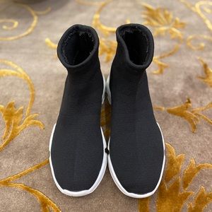Basic black speedy trainers